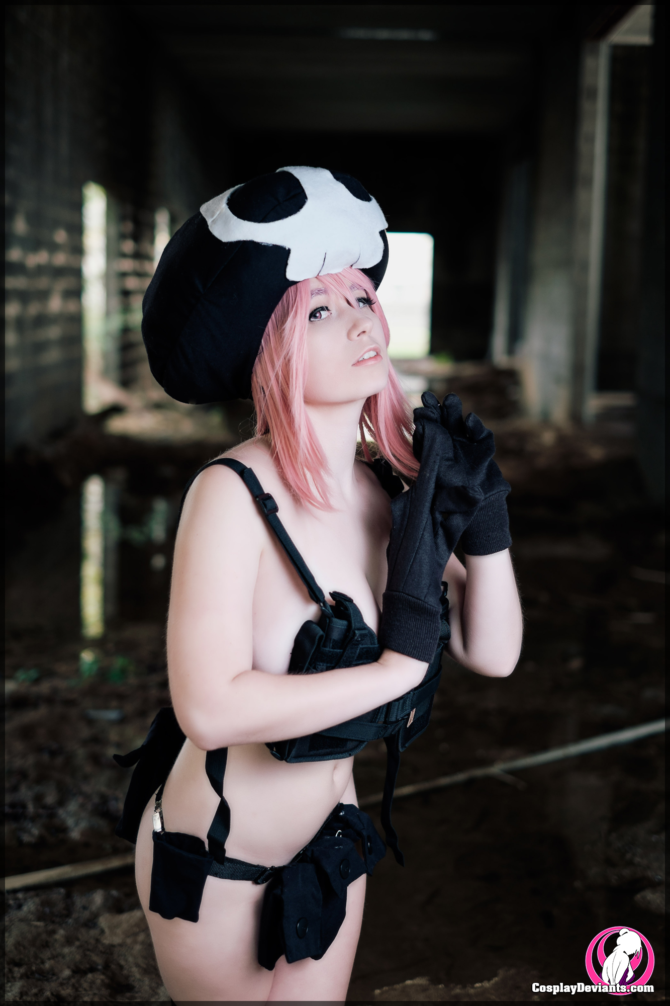 Nude Operative